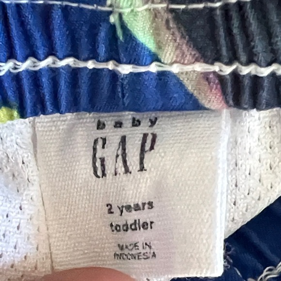 Baby Gap swim trunks - Picture 2 of 3